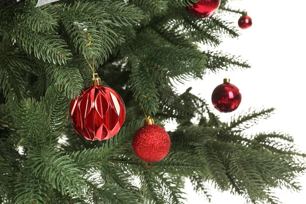 Schöner Weihnachtsbaum auf weißem Hintergrund, Nahaufnahme — Stockfoto