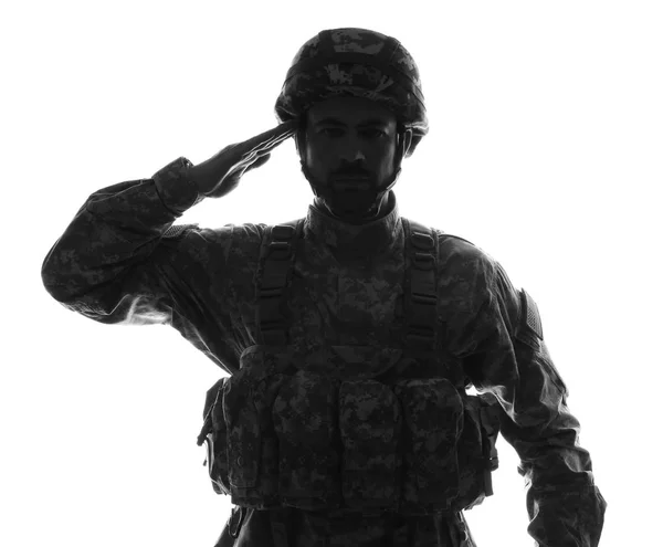 Силуэт салютующего солдата на белом фоне — стоковое фото