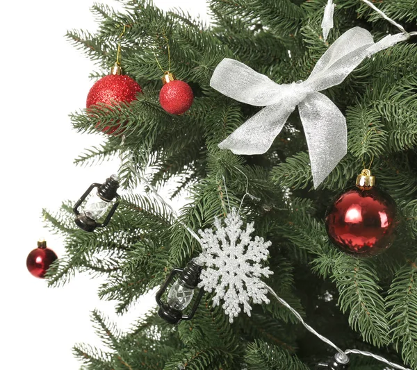 Schöner Weihnachtsbaum auf weißem Hintergrund, Nahaufnahme — Stockfoto