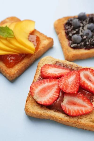 Renk arka planda farklı lezzetli sandviçler