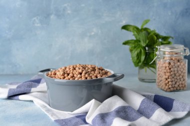 Masada çiğ nohut ile Pot