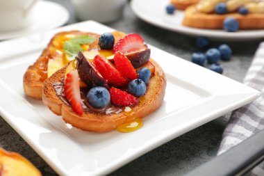 Plaka, closeup lezzetli sandviçler