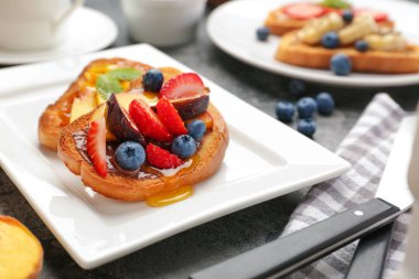 Plaka, closeup lezzetli sandviçler