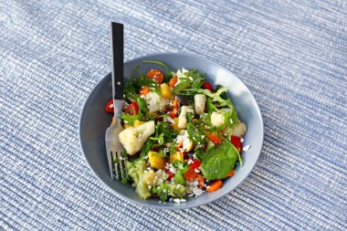 Masada lezzetli salata ile Kase