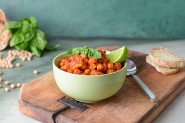 Masada domates soslu lezzetli nohut ile Kase