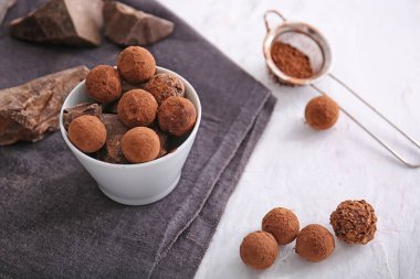Hafif masada lezzetli tatlı trüf ile Bowl