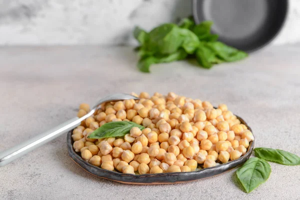 Masada çiğ nohut ile plaka