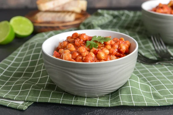 Masada domates soslu lezzetli nohut ile Kase