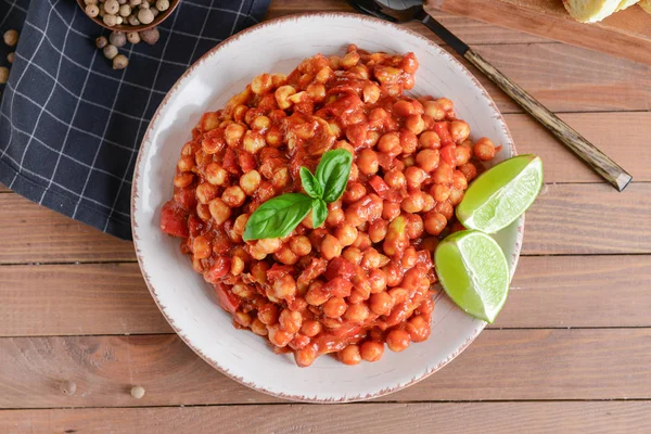 Masada domates soslu lezzetli nohut ile Tabak