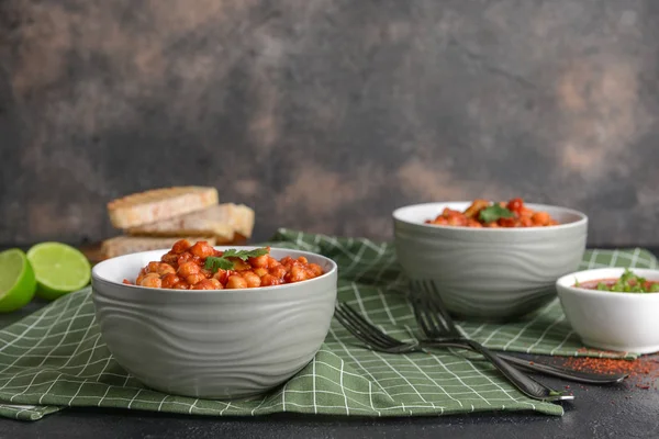 Masada domates soslu lezzetli nohut ile Kase