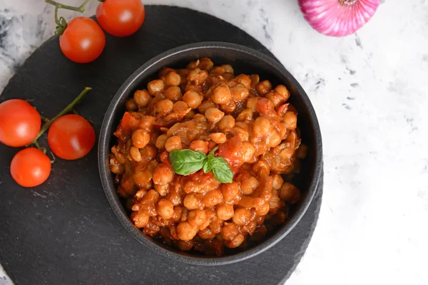 Masada domates soslu lezzetli nohut ile Kase