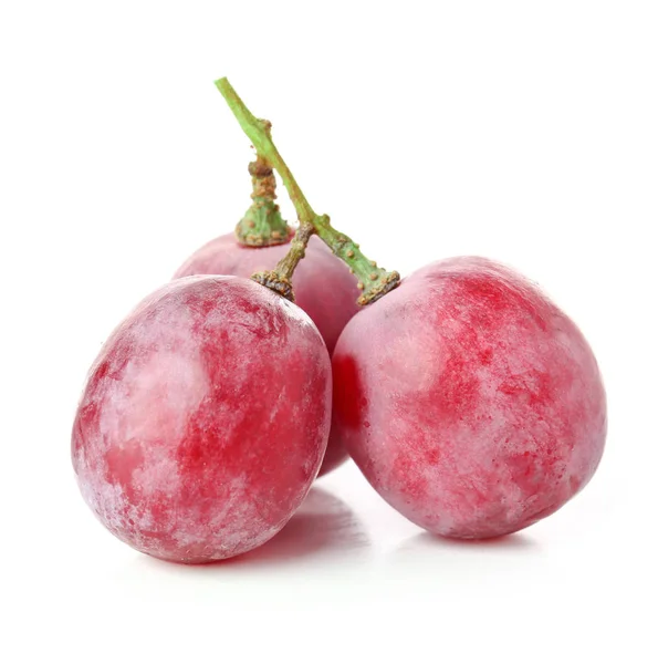 Uvas doces maduras no fundo branco — Fotografia de Stock