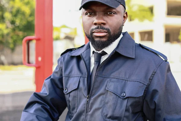 African-American security guard outdoors — Stock Photo, Image