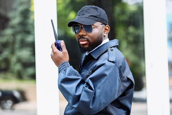 African-American security guard outdoors — Stock Photo, Image