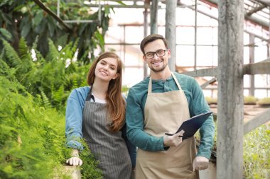 Serada ziraat mühendislerinin portresi
