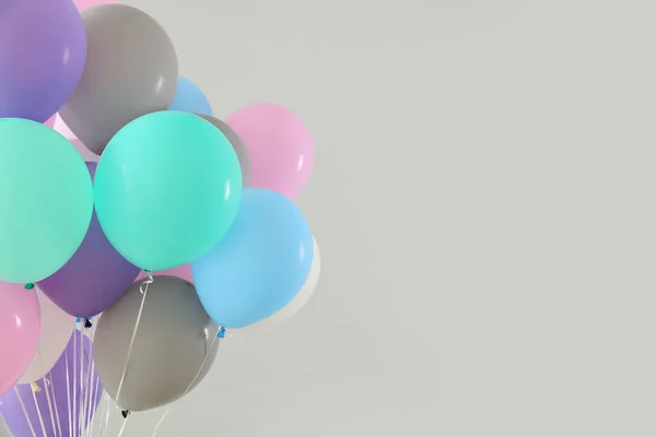Hafif arka planda hava balonları — Stok fotoğraf