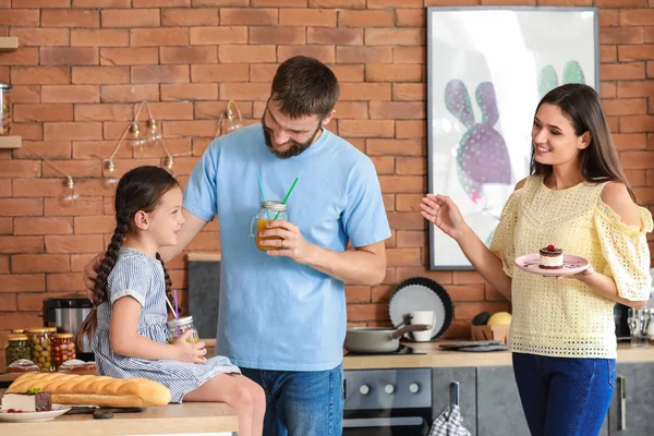 Young family together in kitchen — Stock Photo, Image