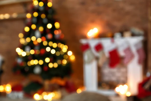 Hermoso interior de la habitación decorada para Navidad, vista borrosa —  Fotos de Stock