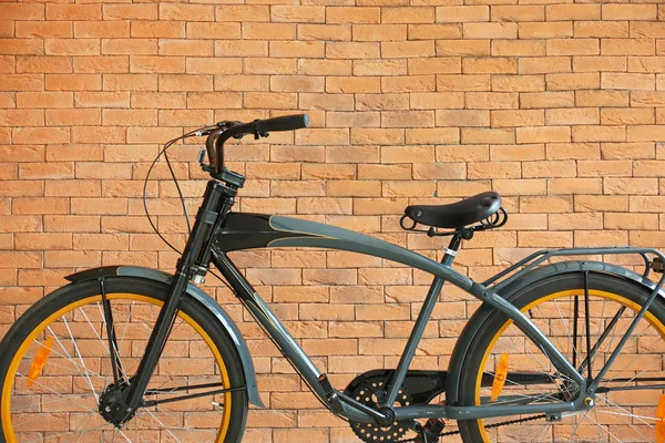 Modern bicycle near brick wall — Stock Photo, Image