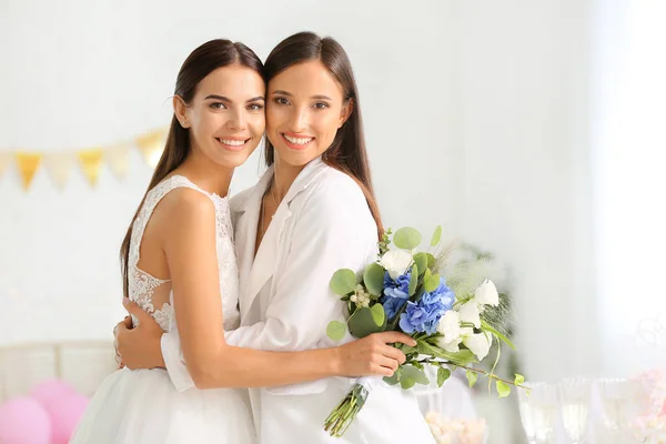Düğün töreni sırasında güzel lezbiyen çift — Stok fotoğraf