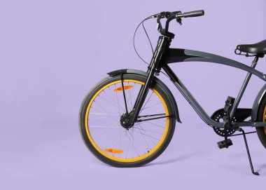 Renkli arka planda modern bisiklet