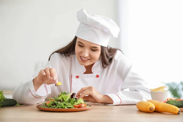 Beautiful female chef with salad in kitchen — Stock Photo, Image