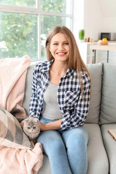 Beautiful young woman with cute cat at home — Stock Photo, Image