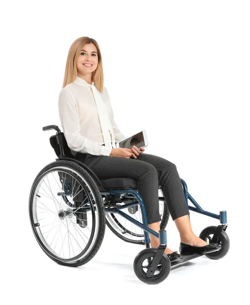 Belle femme d'affaires avec tablette en fauteuil roulant sur fond blanc — Photo