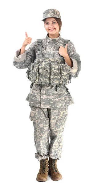 Ung kvinnlig soldat som visar tummen upp på vit bakgrund — Stockfoto