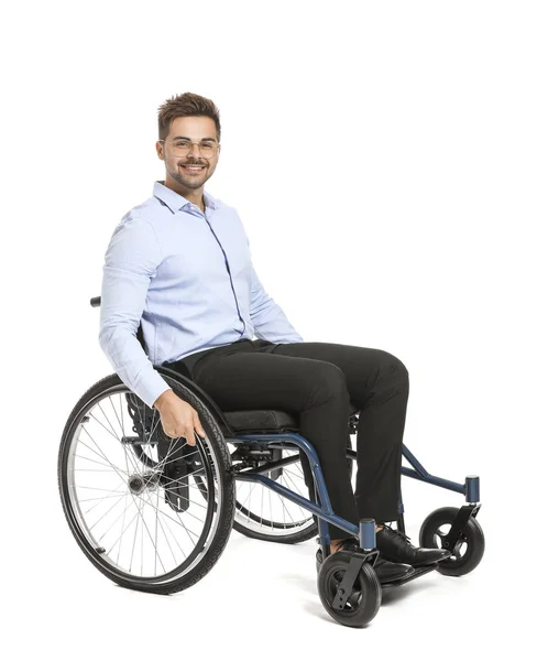 Hombre de negocios guapo en silla de ruedas sobre fondo blanco — Foto de Stock