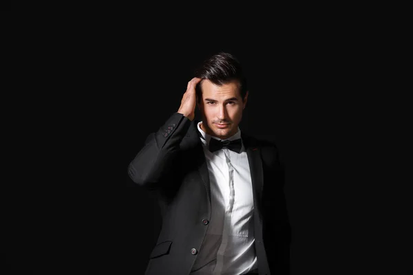 Fashionable man in formal clothes on dark background — Stock Photo, Image