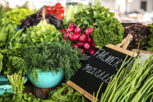 Assortment of fresh herbs on counter at farmer's market — Stock Photo, Image