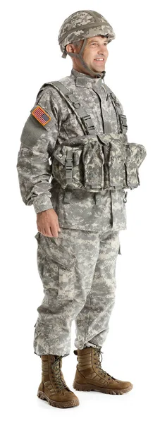 Volwassen mannelijke soldaat op witte achtergrond — Stockfoto