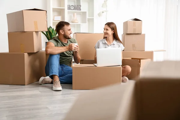 Young couple having break after moving into new house — Stock Photo, Image