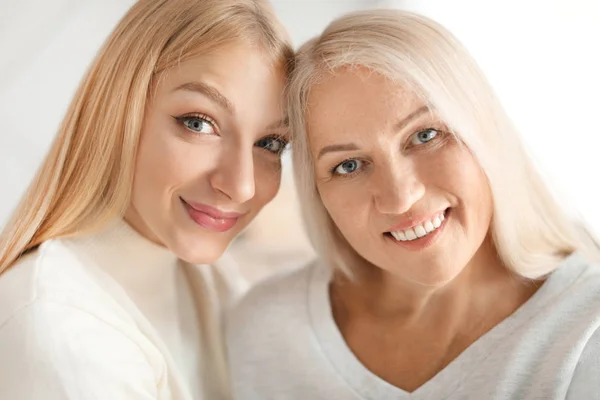 Portrait of beautiful mother and daughter — Stock Photo, Image