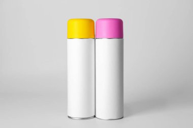 Işık arka plan üzerinde Oda Spreyleri