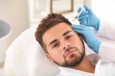 Erkek saç dökülmesi sorunu alıcı enjeksiyon kliniği ile