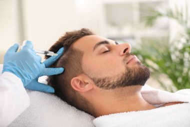 Erkek saç dökülmesi sorunu alıcı enjeksiyon kliniği ile