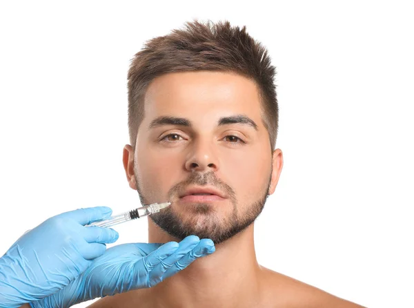 Jóképű férfi kap töltőanyag injekció fehér háttér — Stock Fotó