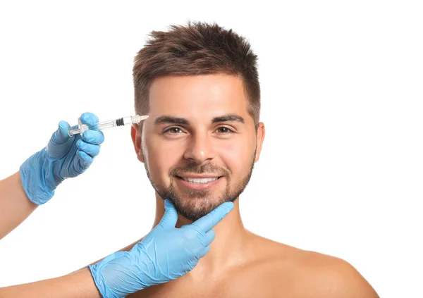 Bonito homem recebendo injeção de enchimento no fundo branco — Fotografia de Stock