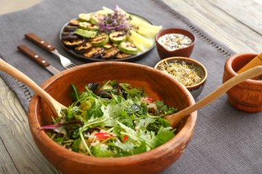 Masada lezzetli salata ile Kase