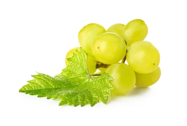 Uvas dulces maduras sobre fondo blanco —  Fotos de Stock