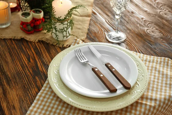 Beautiful Christmas table setting on wooden background — Stock Photo, Image