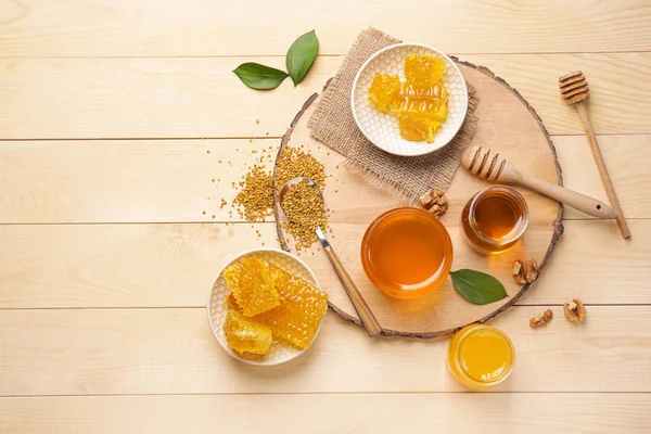 Composition with sweet honey on wooden table — Stock Photo, Image