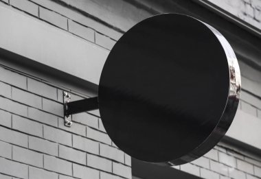 Binanın cephesinde boş tabela