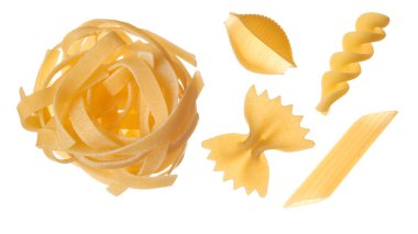 Beyaz arka planda farklı lezzetli İtalyan makarnası