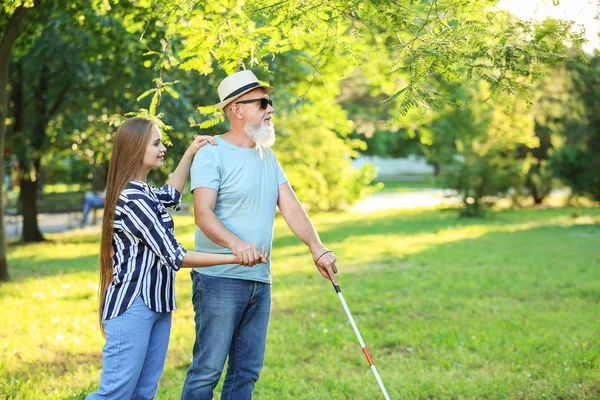 Blind mature man with daughter walking in park — Stock Photo, Image