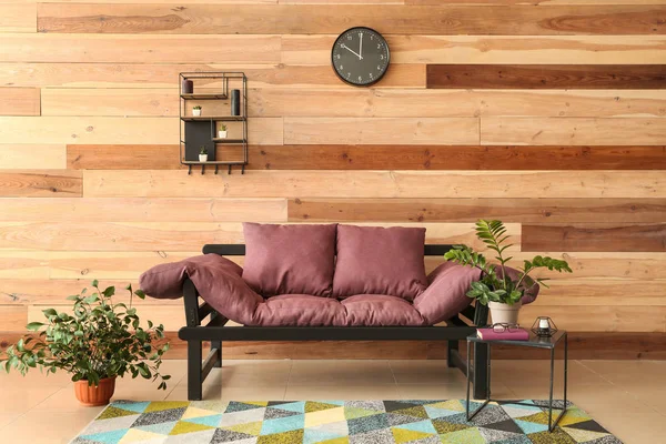 Interior of room with sofa and houseplants — Stock Photo, Image