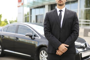 Açık havada araba yakınında Profesyonel koruma