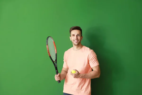 Handsome tennis player on color background — Stock Photo, Image